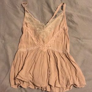 American Eagle Rose colored tank with lace detail